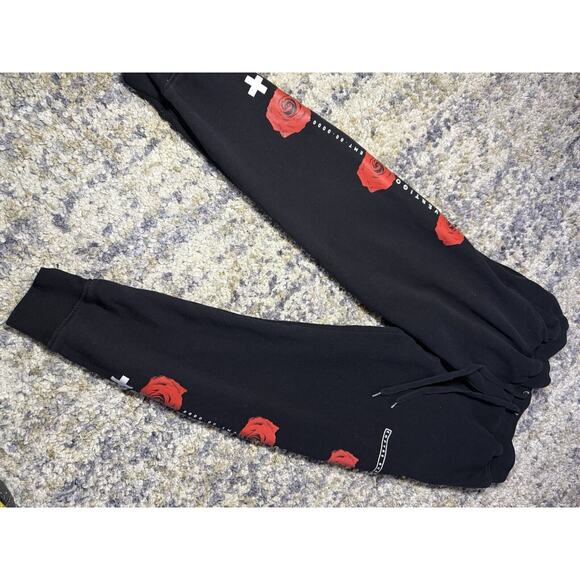 Empyre Vertirose Black Jogger Sweatpants Red Roses Size Medium - Picture 3 of 10